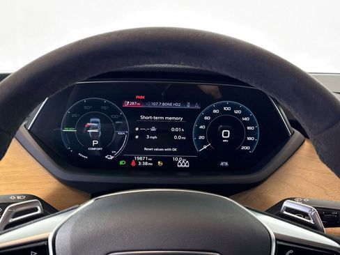Used 2023 Audi e-tron GT Premium Plus image 12
