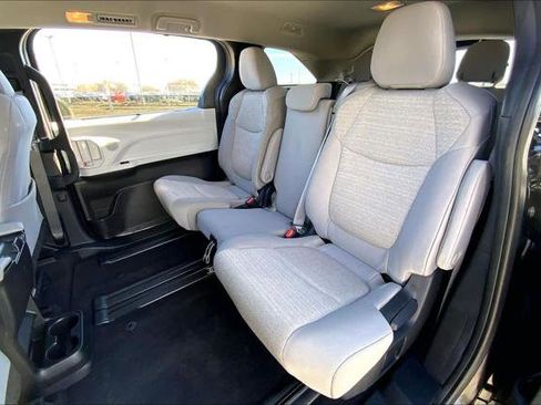 Certified 2025 Toyota Sienna LE image 20