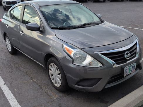 Used 2017 Nissan Versa SV FWD image 5
