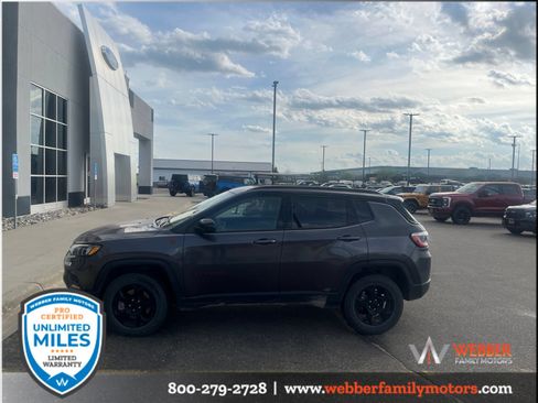 Used 2023 Jeep Compass Trailhawk w/ Trailhawk Convenience Group AWD/4WD image 1