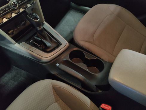 Used 2020 Hyundai Elantra SEL image 26