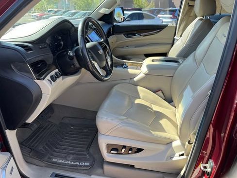 Used 2020 Cadillac Escalade ESV Luxury w/ LPO, Radiant Package AWD/4WD image 2