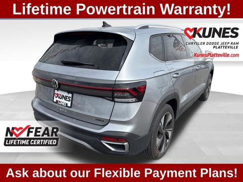 Used 2025 Volkswagen Taos SE image 3