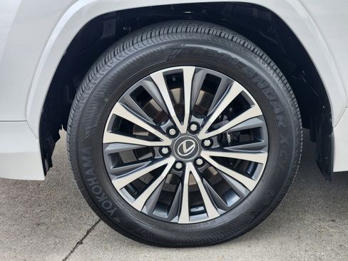 Used 2024 Lexus LX 600 4WD w/ Appearance Package image 10