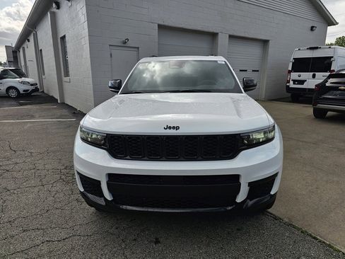 New 2025 Jeep Grand Cherokee L Altitude image 2