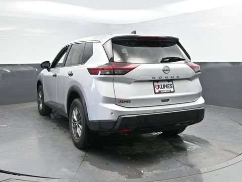 Used 2024 Nissan Rogue S FWD image 10