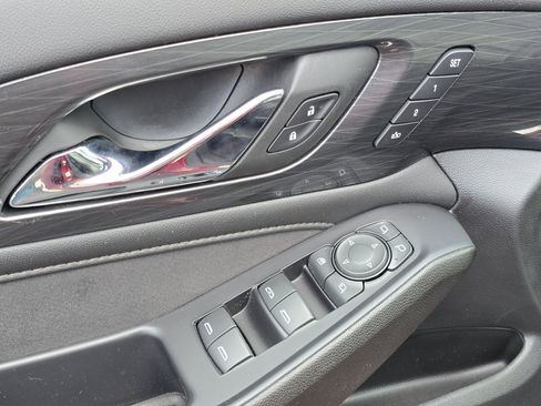 Used 2022 Chevrolet Traverse High Country image 42