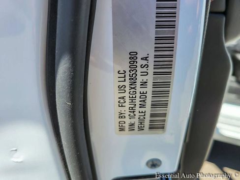 Used 2022 Jeep Grand Cherokee Summit AWD/4WD image 28