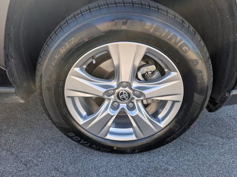 Used 2024 Toyota RAV4 XLE AWD/4WD image 12