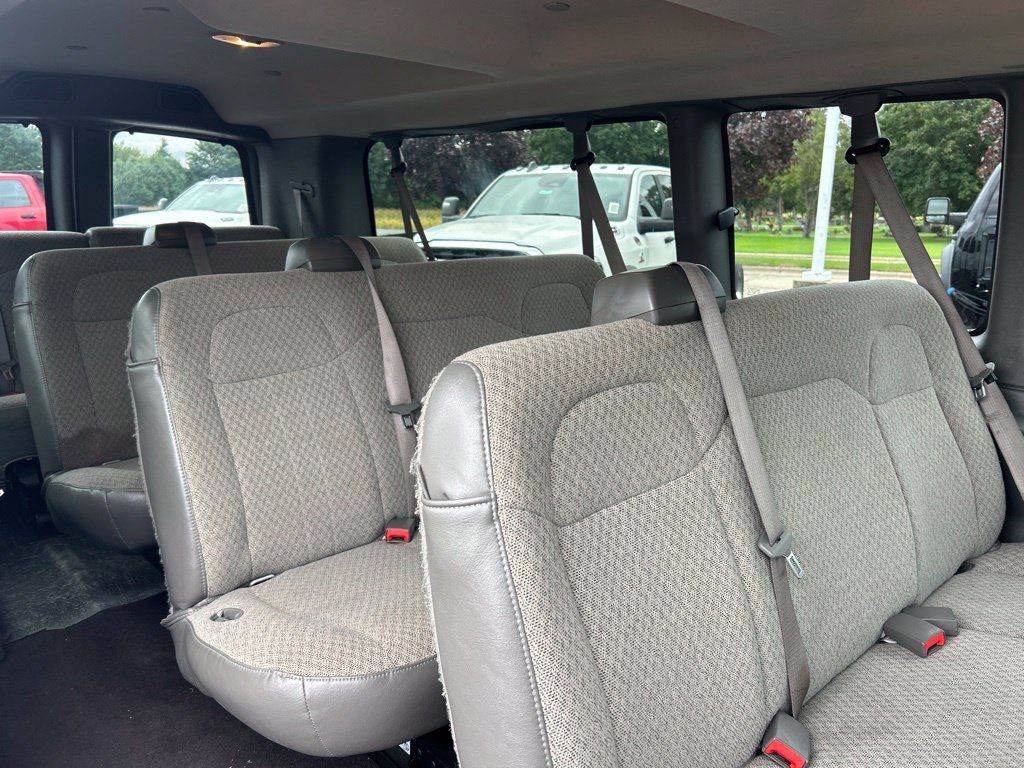 Used 2025 Chevrolet Express 3500 LT w/ LT Preferred Equipment Group RWD image 8