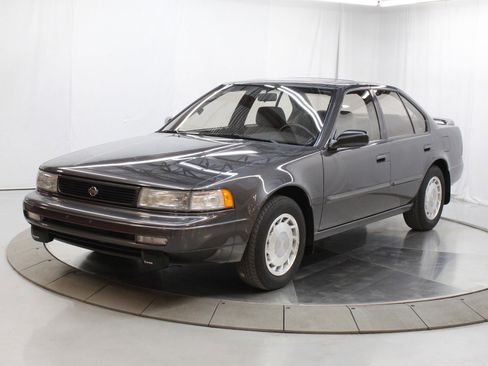Used 1992 Nissan Maxima SE image 2
