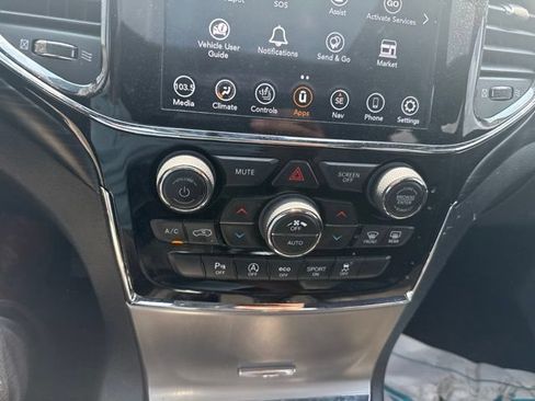 Used 2020 Jeep Grand Cherokee Altitude AWD/4WD image 11