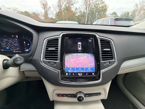 Certified 2023 Volvo XC90 B5 Core image 32