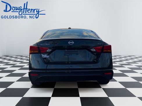 Used 2024 Nissan Altima 2.5 SV image 4