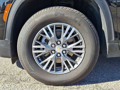 Used 2025 Chevrolet Traverse LT image 37