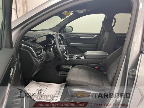 Used 2025 GMC Acadia Elevation FWD image 32