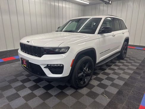 Used 2024 Jeep Grand Cherokee Limited w/ Luxury Tech Group II AWD/4WD image 7
