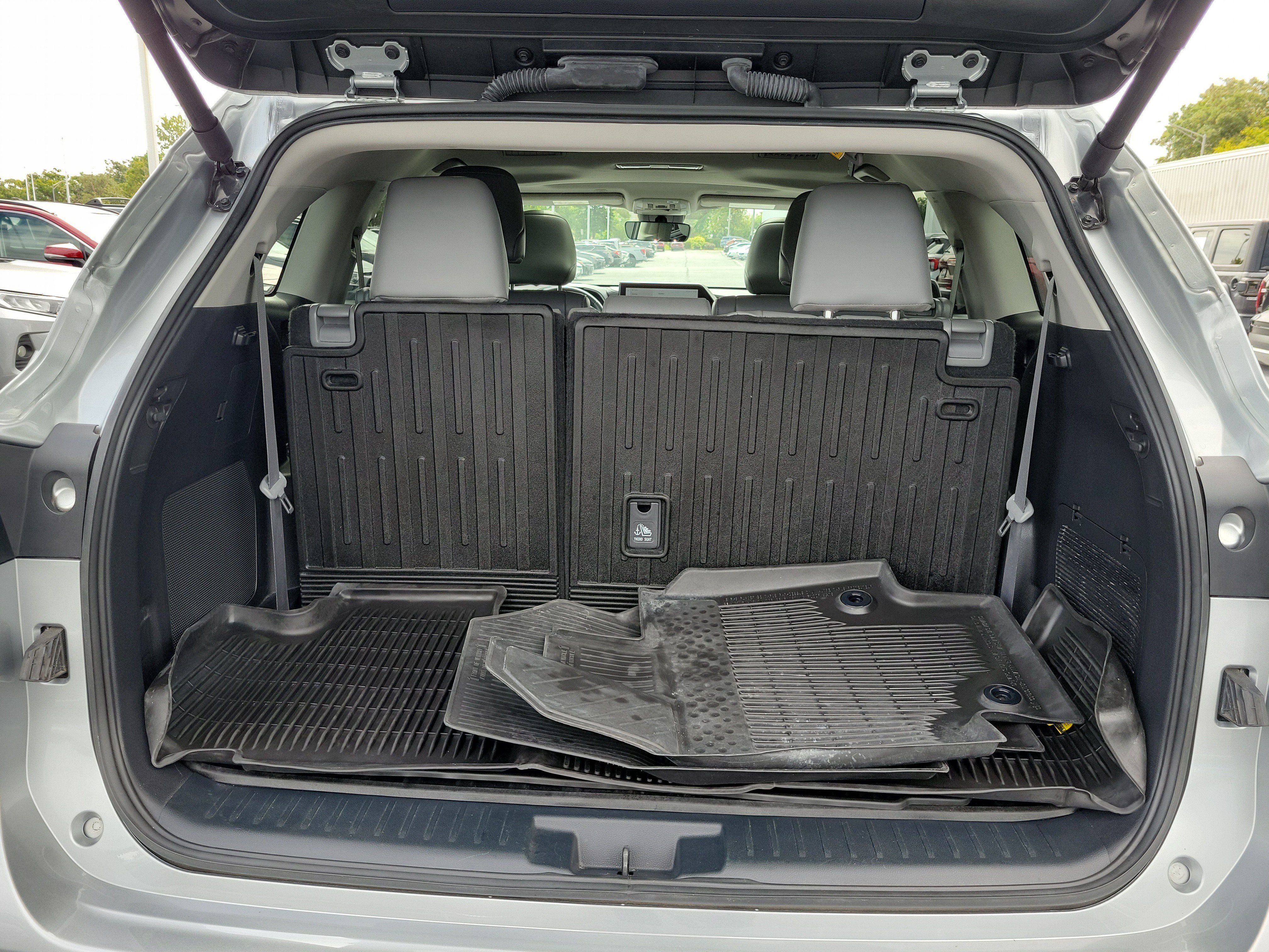 Used 2024 Toyota Highlander Limited AWD/4WD image 10