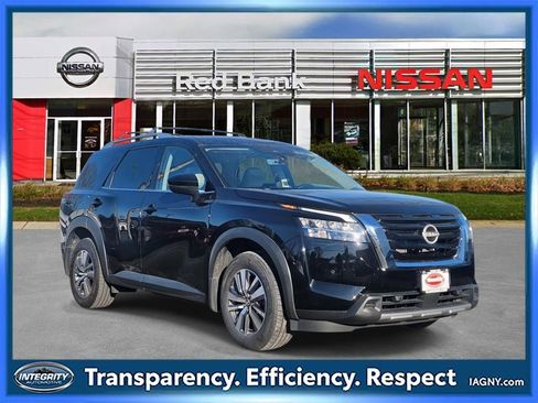 Certified 2024 Nissan Pathfinder SL image 1