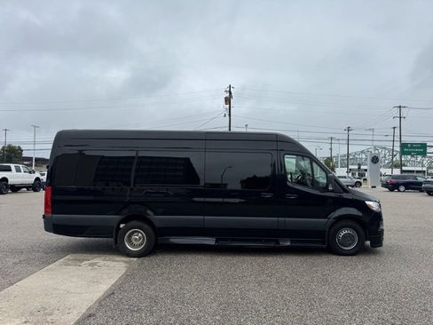 Used 2023 Mercedes-Benz Sprinter 3500 image 6