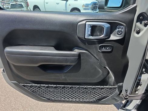 Used 2022 Jeep Wrangler Unlimited Rubicon w/ Steel Bumper Group AWD/4WD image 17