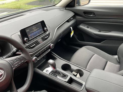 Used 2024 Nissan Altima 2.5 S FWD image 15
