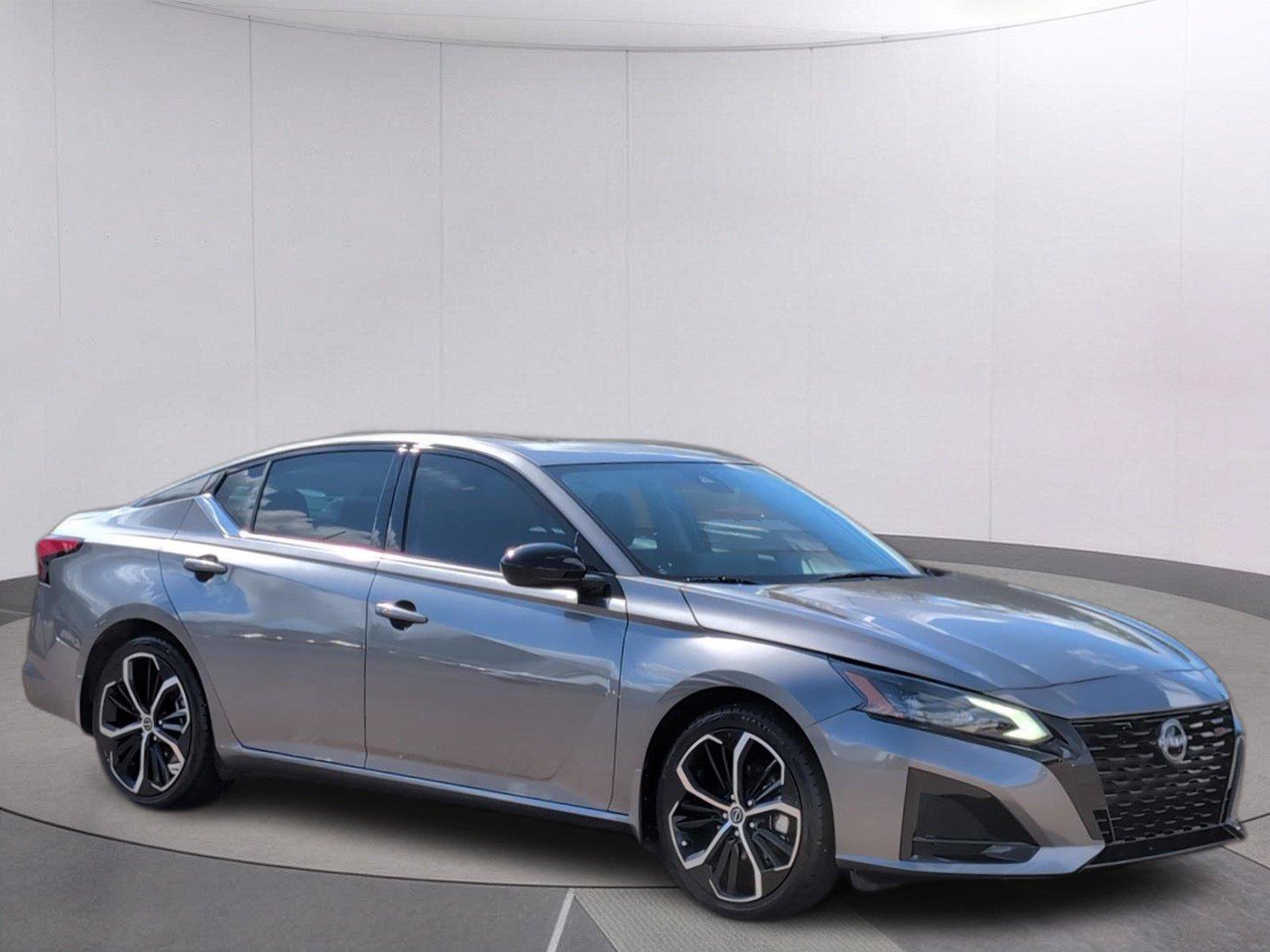 Used 2024 Nissan Altima 2.5 SR w/ SR Premium Package FWD image 8