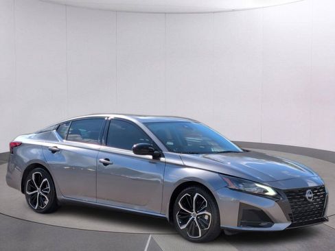 Used 2024 Nissan Altima 2.5 SR w/ SR Premium Package FWD image 8