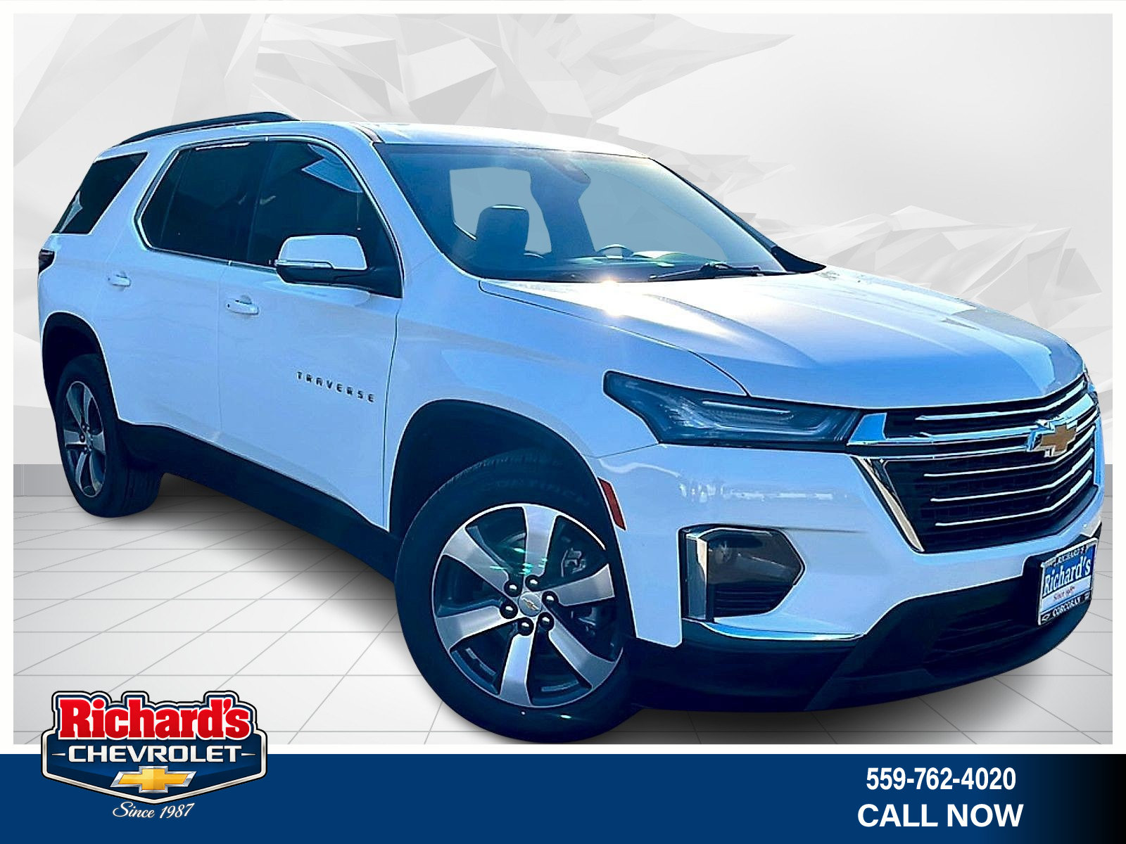 Used 2023 Chevrolet Traverse LT w/ LT Premium Package FWD image 1