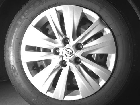 Used 2025 Nissan Sentra S FWD image 13