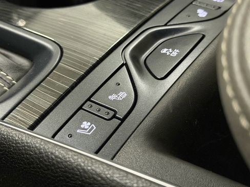 Used 2016 Chevrolet Impala LTZ w/ Enhanced Convenience Package image 13