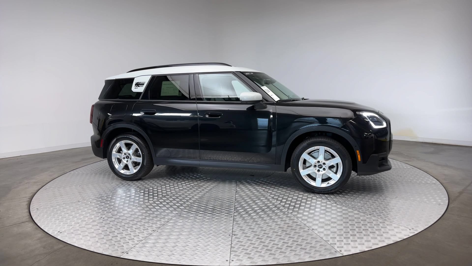 Certified 2025 MINI Cooper Countryman S w/ Comfort Package Max AWD/4WD image 9
