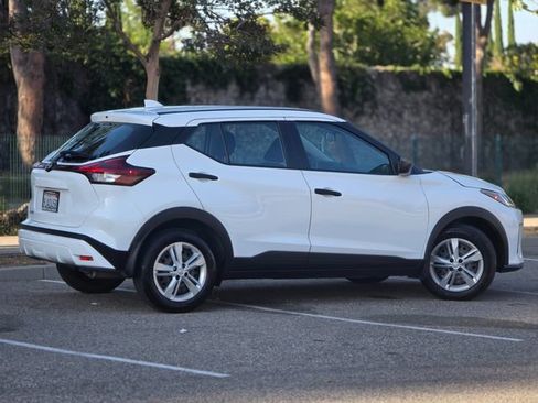 Used 2023 Nissan Kicks S FWD image 6