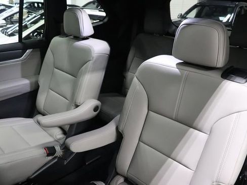 Used 2026 GMC Acadia Elevation w/ Elevation Premium Package FWD image 16