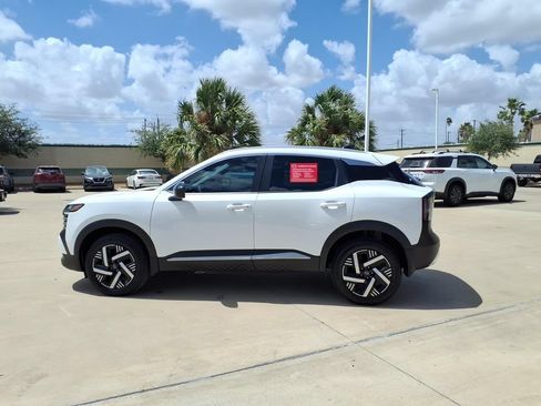Used 2026 Nissan Kicks SV FWD image 2