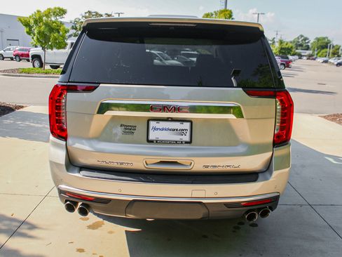 Used 2022 GMC Yukon XL Denali image 9