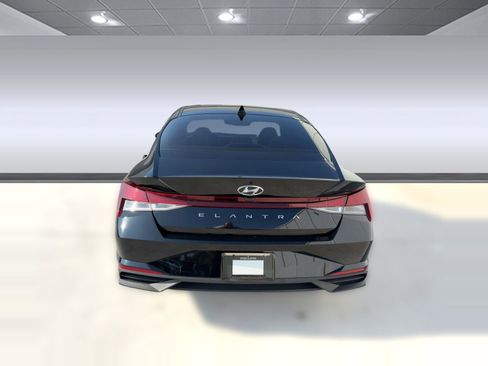 Used 2023 Hyundai Elantra SE image 6