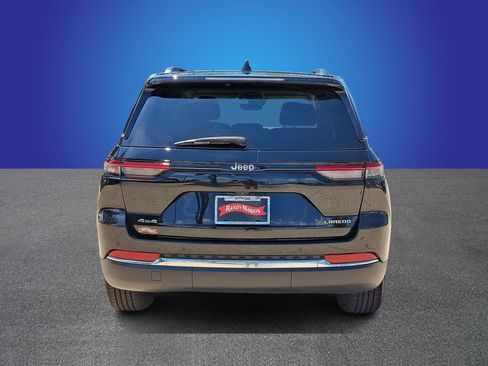 Used 2023 Jeep Grand Cherokee Laredo w/ Luxury Tech Group I AWD/4WD image 5