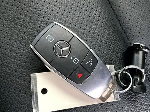Used 2025 Mercedes-Benz GLE 350 4MATIC image 15