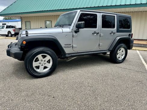 Used 2017 Jeep Wrangler Unlimited Sport w/ Quick Order Package 24S AWD/4WD image 2