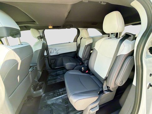 Used 2021 Toyota Sienna XSE image 21