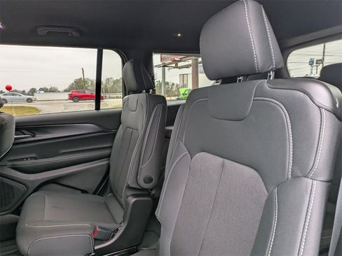 New 2025 Jeep Grand Cherokee L Laredo w/ Luxury Tech Group I image 26