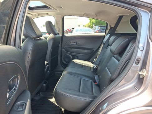 Used 2019 Honda HR-V Touring image 10