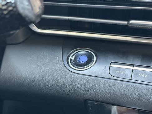 Used 2023 Hyundai Elantra Limited image 22