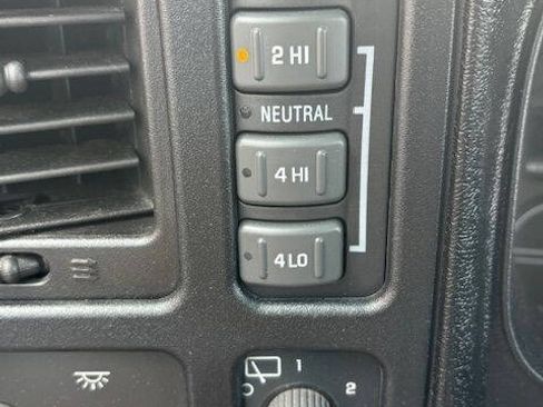 Used 2001 Chevrolet Tahoe 4WD w/ LS Preferred Equipment Group image 11