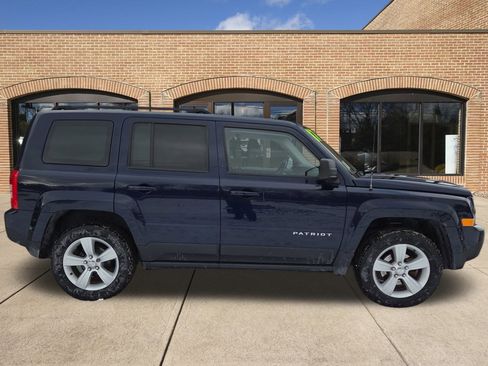 Used 2017 Jeep Patriot Latitude image 2