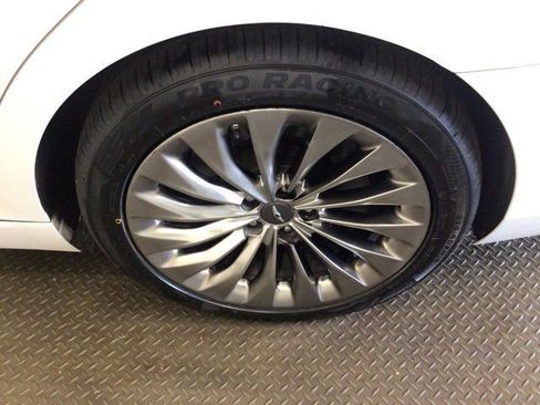 Used 2017 Genesis G90 3.3T Premium RWD image 27