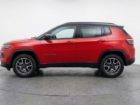 Used 2025 Jeep Compass Trailhawk image 4