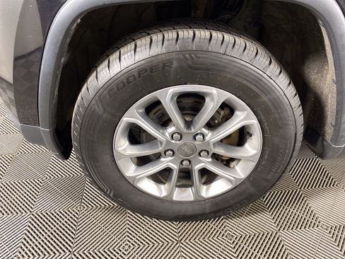 Used 2015 Jeep Grand Cherokee Limited AWD/4WD image 13
