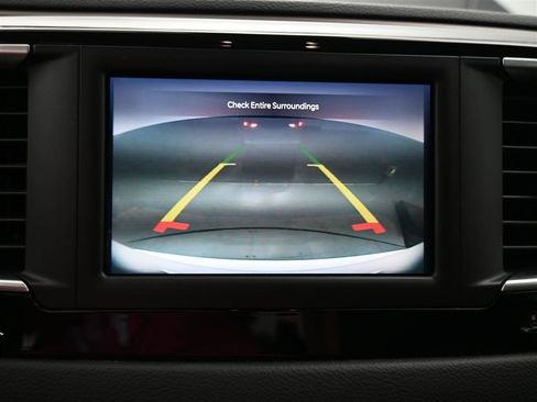 Used 2023 Chrysler Voyager LX image 17